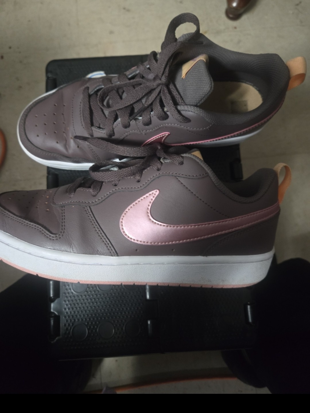 Nike Women’s Low-Top Sneakers in Mauve with Pink Swoosh